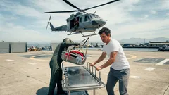 Evacuación aérea en alta mar: así fue el rescate de un tripulante a 200 km de la costa